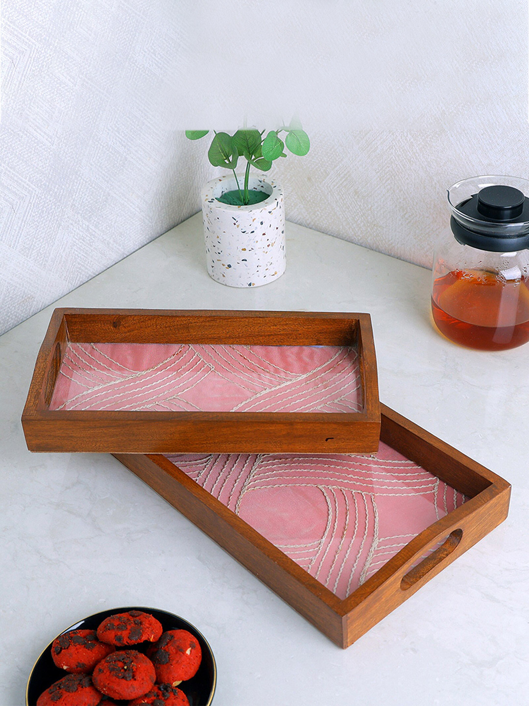 POSH-N-PLUSH 2 Pcs Pink & Brown Textured Wooden Trays
