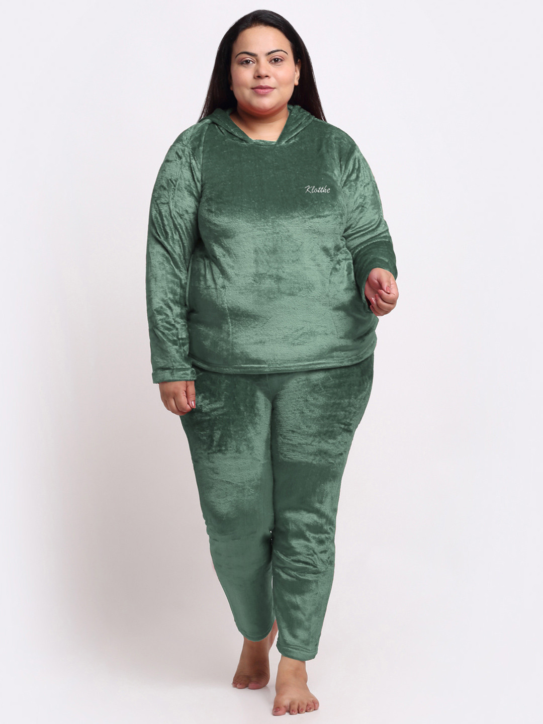 KLOTTHE Plus Size Hooded Velvet Night suit
