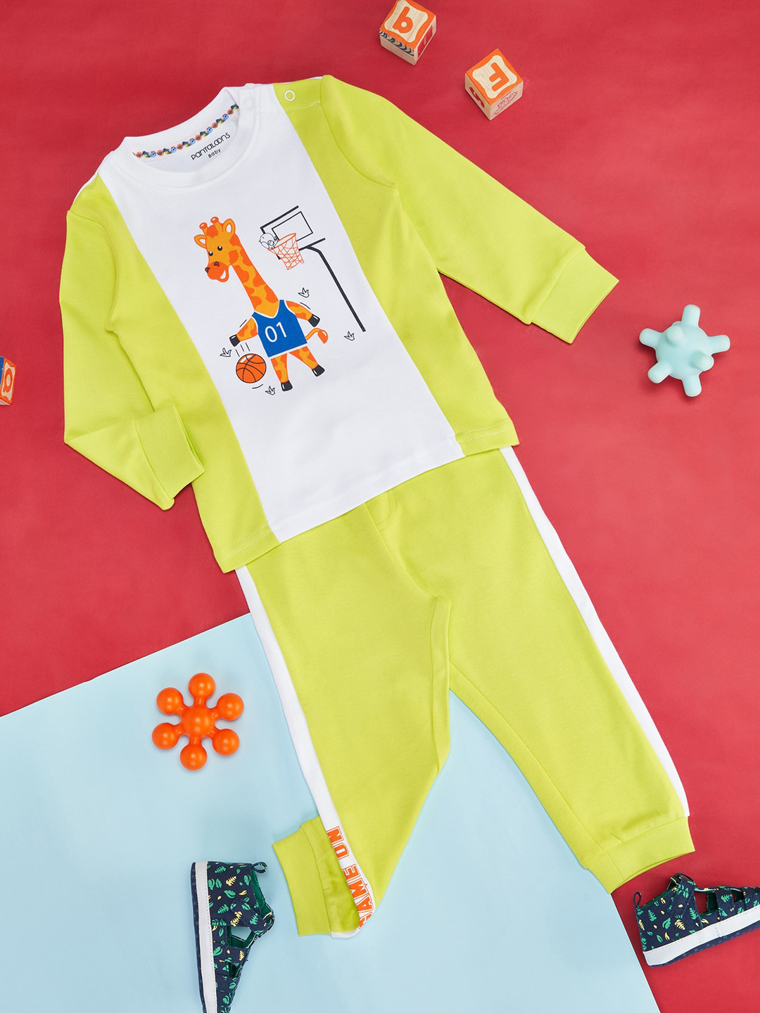 Pantaloons Baby Infant Boys Printed T-shirt with Joggers