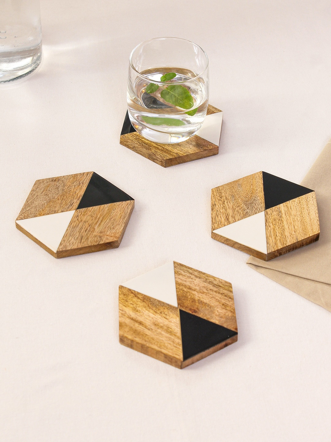 House This Pamban 4 Pcs Beige & Black Colourblocked Wooden Coasters