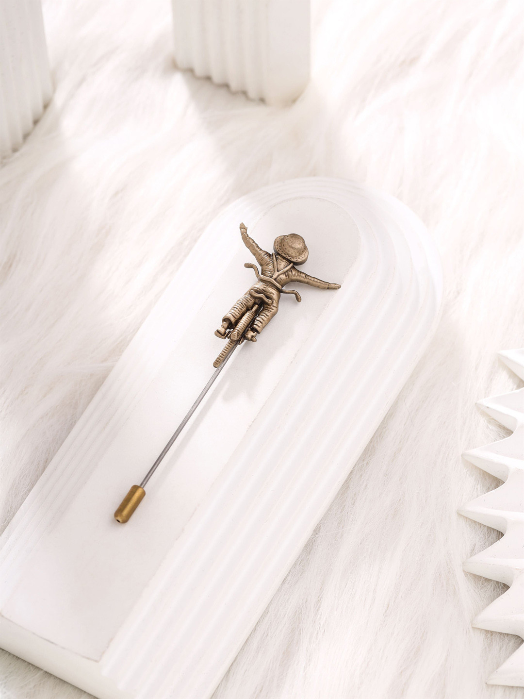 COSA NOSTRAA Unisex Brass Cyclist Charm Lapel Pin