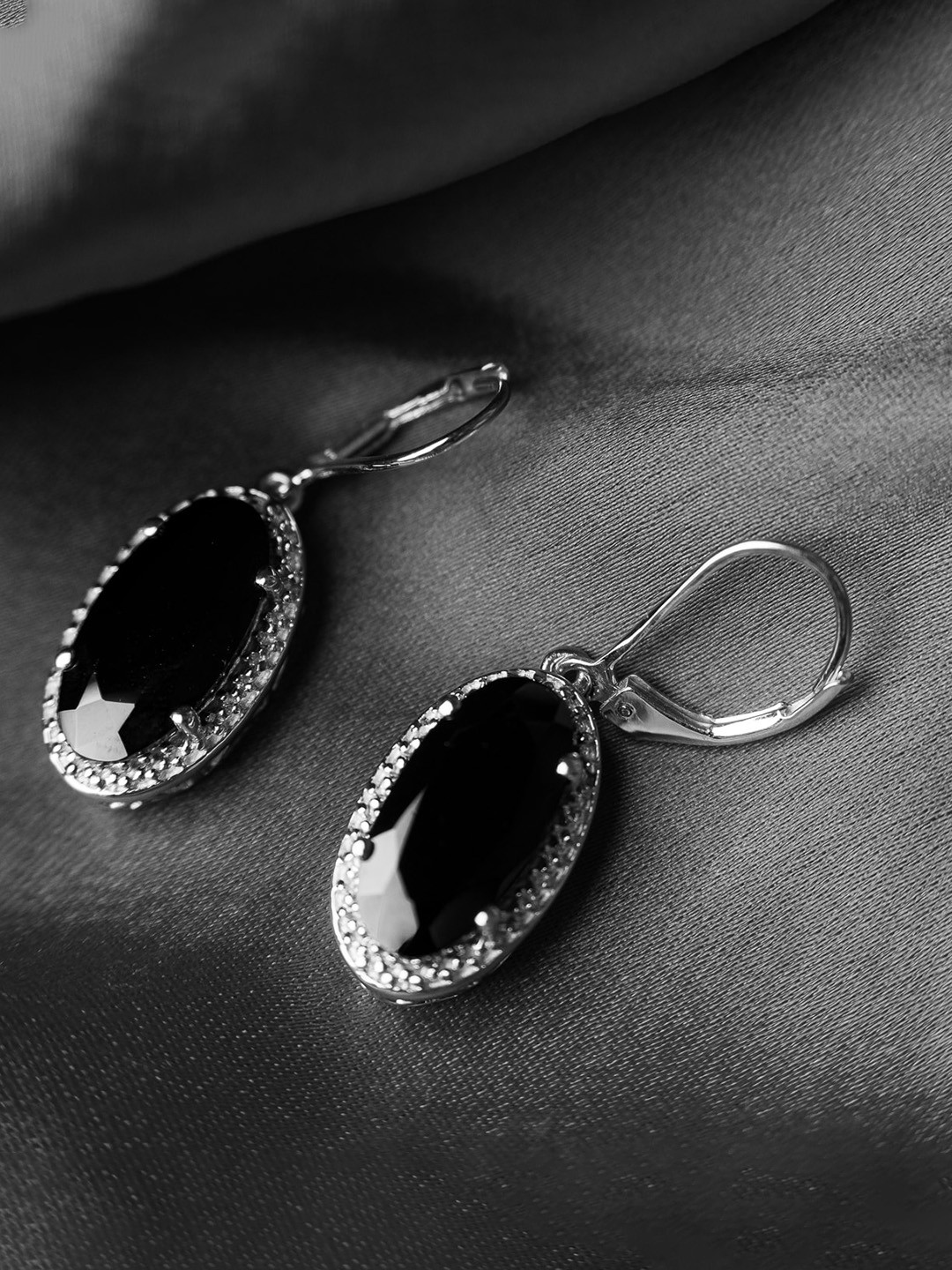 HIFLYER JEWELS Sterling Silver Oval Drop Earrings