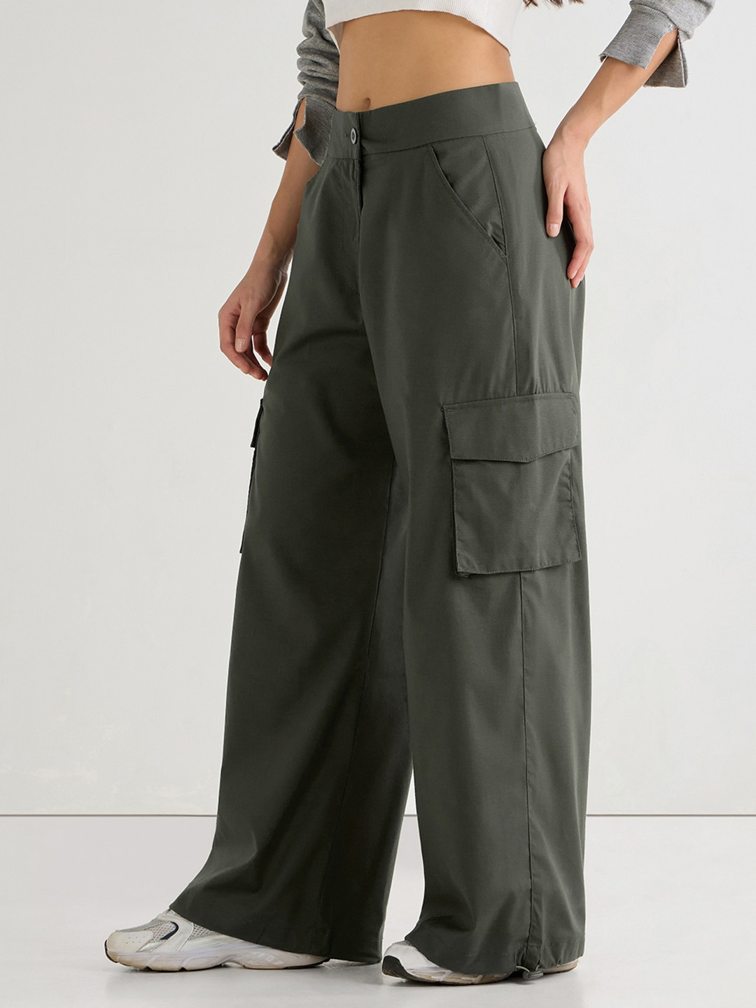 Bewakoof Women Baggy Oversized Cargo Parachute Pants
