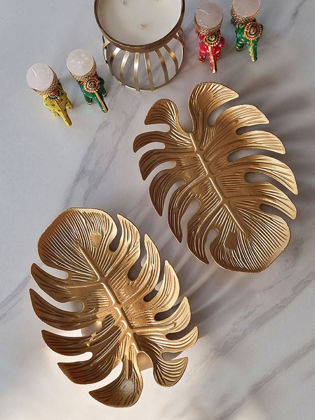 Art Street Gold-Toned 2-Pieces Leaf-Shaped Decorative Tray