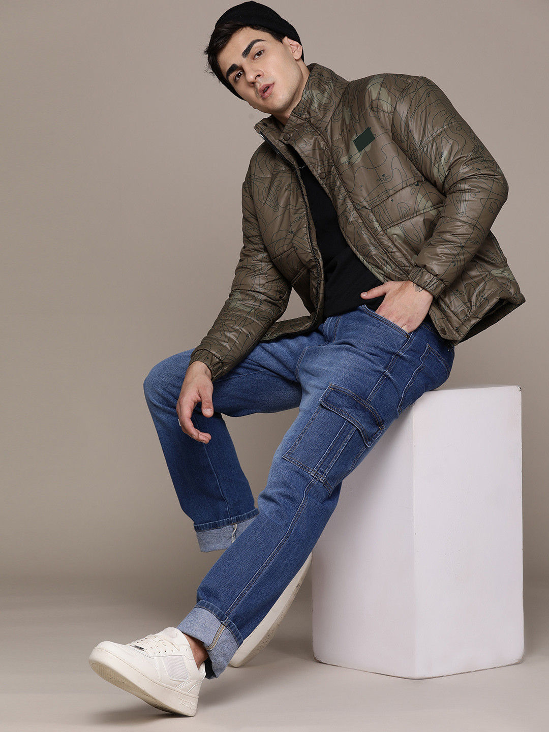 Roadster Men Relaxed Fit Stretchable Cargo Jeans
