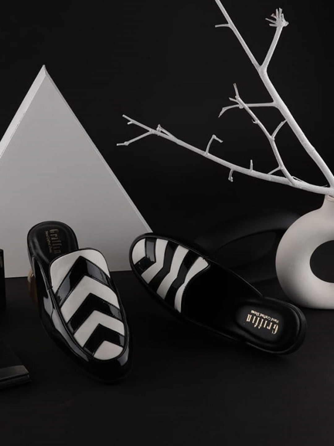 GRIFFIN Men Colourblocked Latex Lined Leather Mules