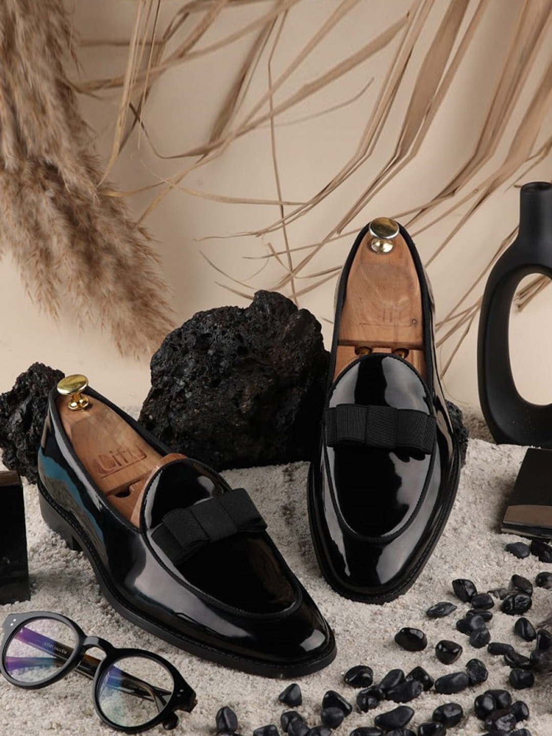 GRIFFIN Men Bow Detail Leather Latex Lined Loafers