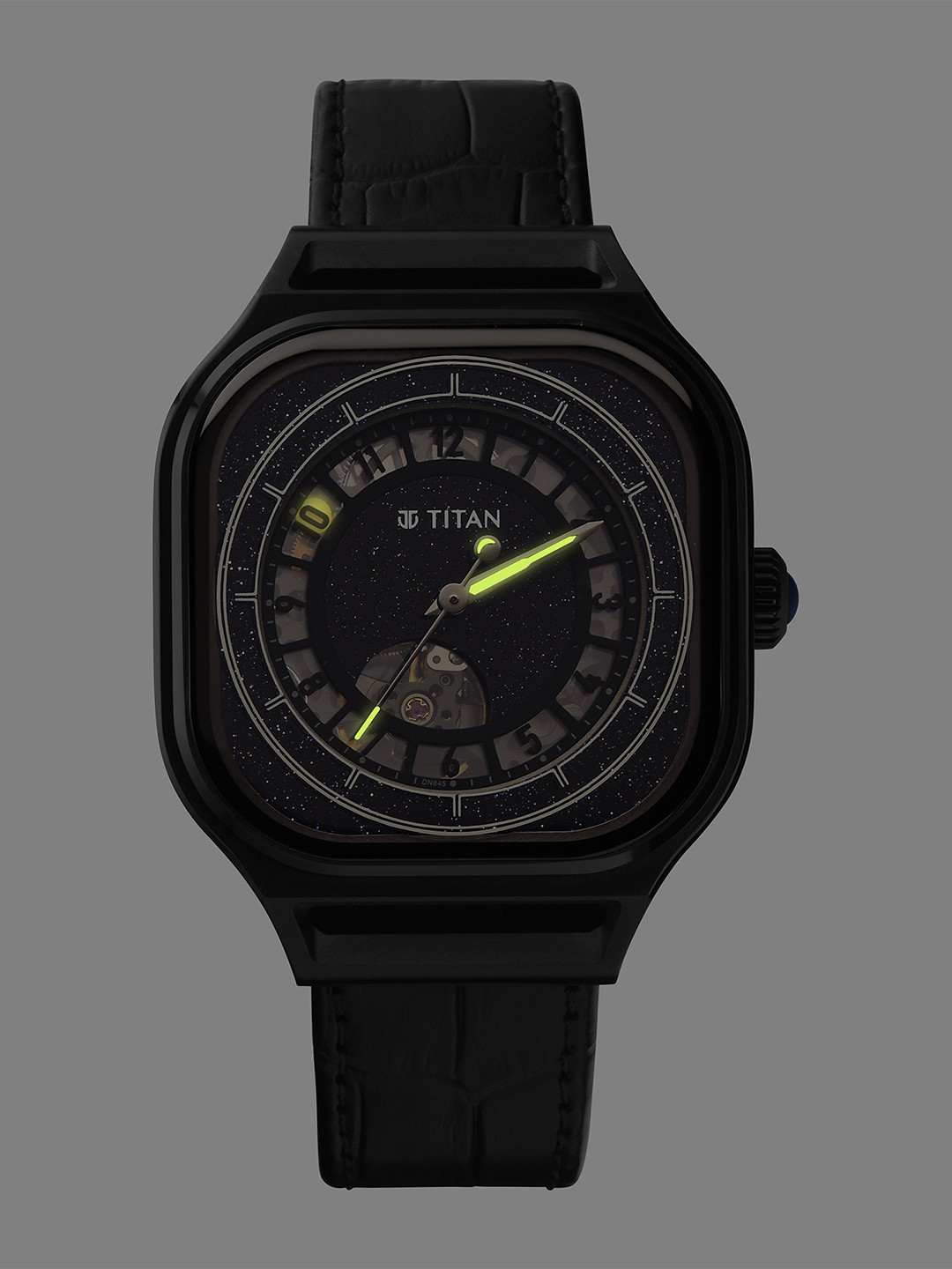 Titan Men Embellished Dial & Leather Textured Straps Analogue Watch 10008NL01