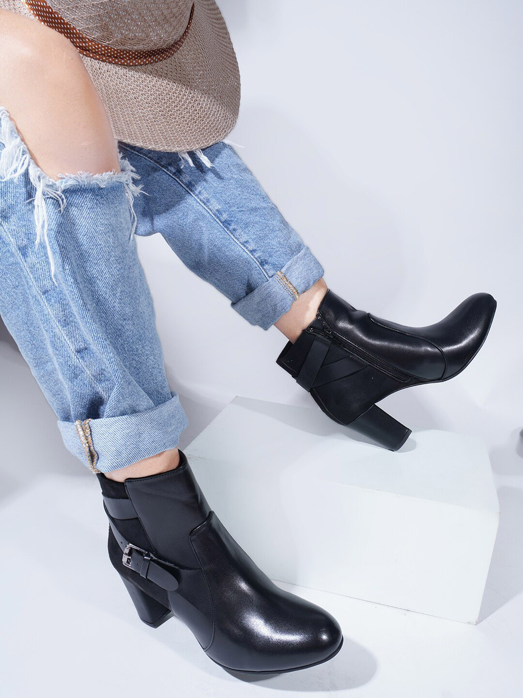 SHUZ TOUCH Women Buckle Detail Heeled Mid-Top Chunky Boots