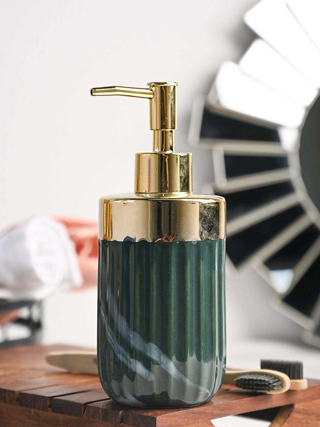 MARKET99 Green & Metallic-toned Ribbed Soap Dispenser 350 ml