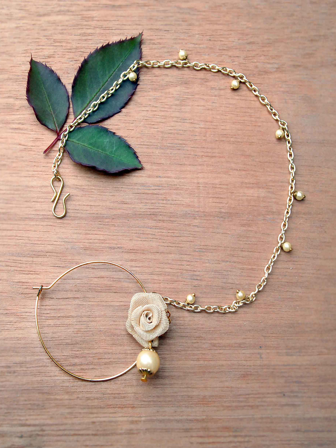 BeAbhika Kundan Stone Studded Nosepin With Bead Extension