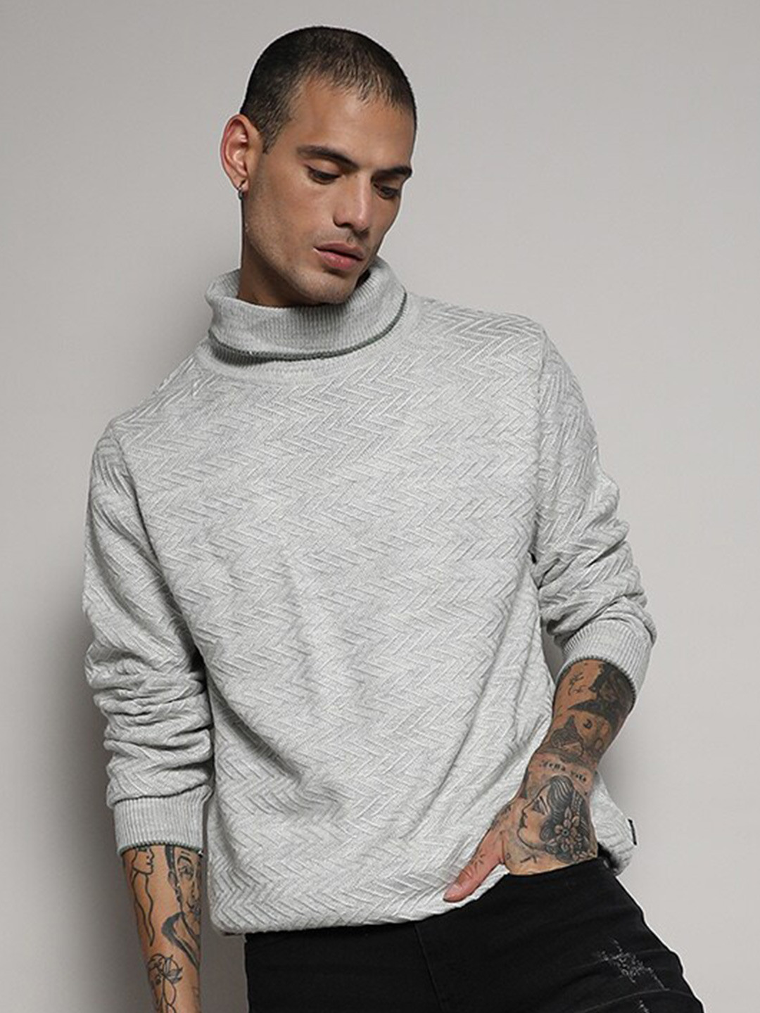 Campus Sutra Chevron Self Design Turtle Neck Woollen Pullover