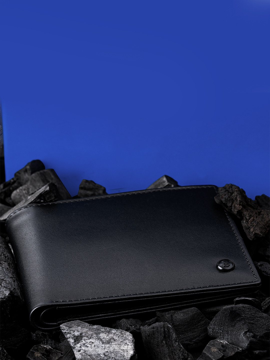 Lapis Bard Black Carbon Bifold Wallet with Coin Pocket