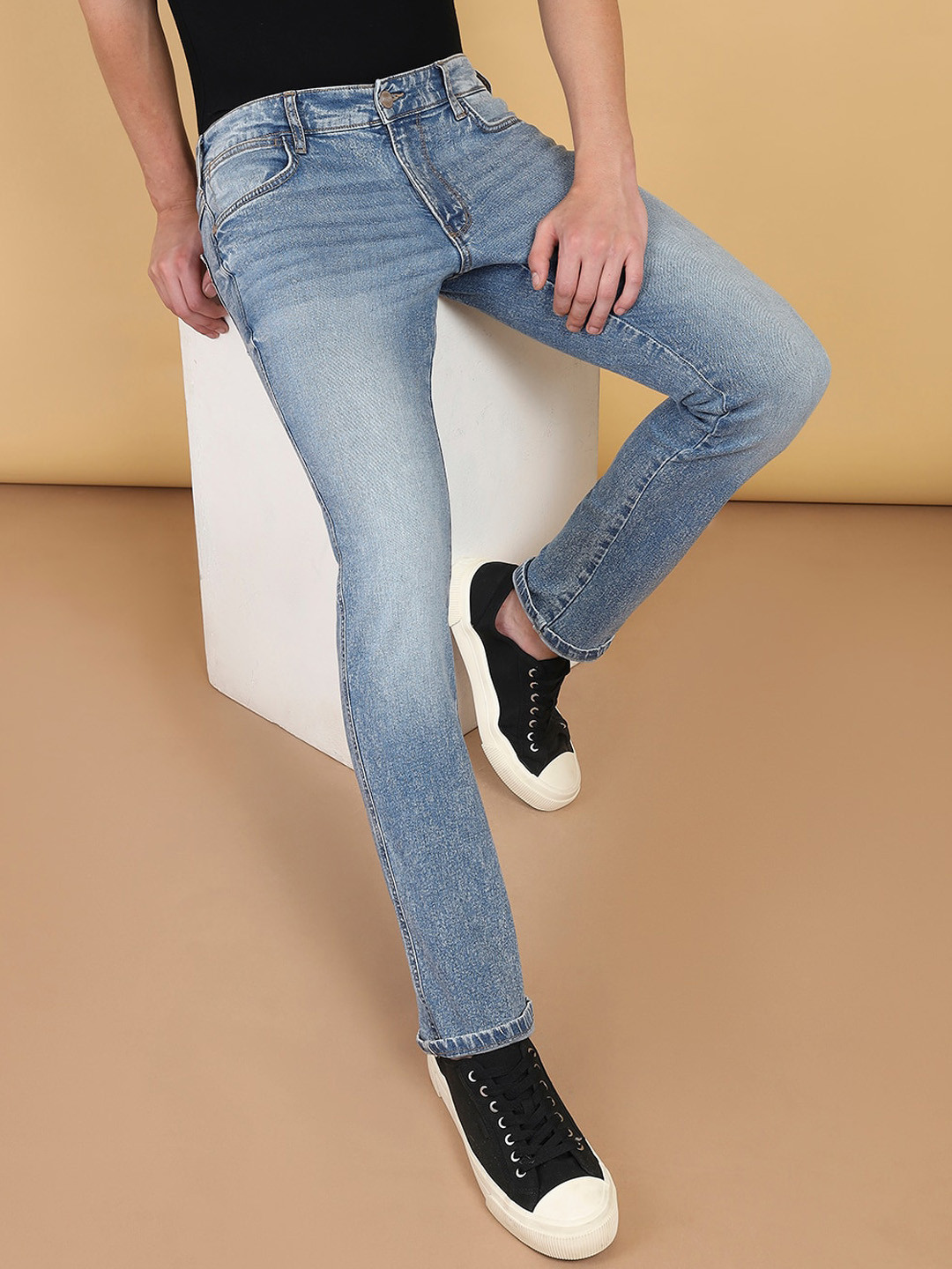 Wrangler Men Blue Millard Straight Fit Clean Look Light Fade Stretchable Jeans