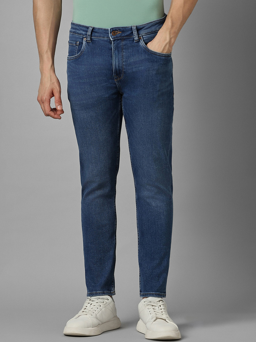 Louis Philippe Jeans Men Mid-Rise Light Fade Dark Shade Clean Look Stretchable Jeans
