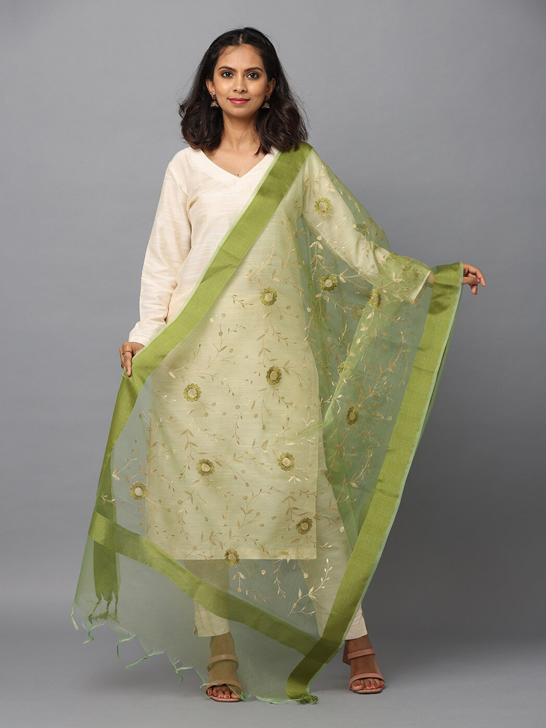 HELLA FASHIONS Embroidered Chanderi Dupatta With Tasselled