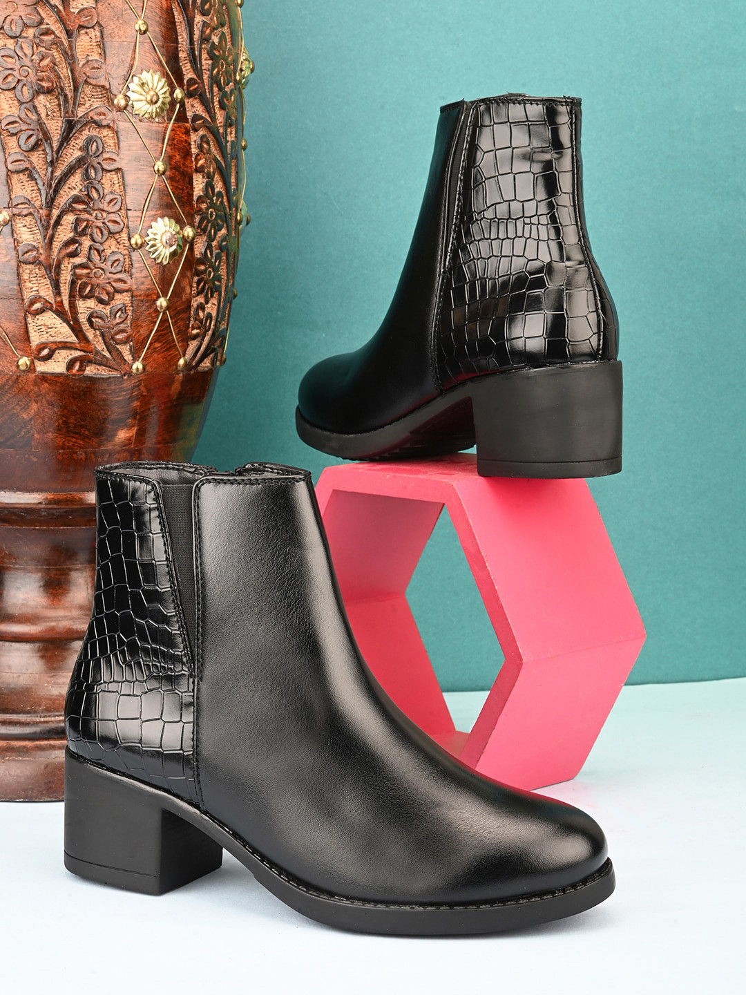 GARDIN Women Textured Block Heeled Mid-Top Regular  Boots