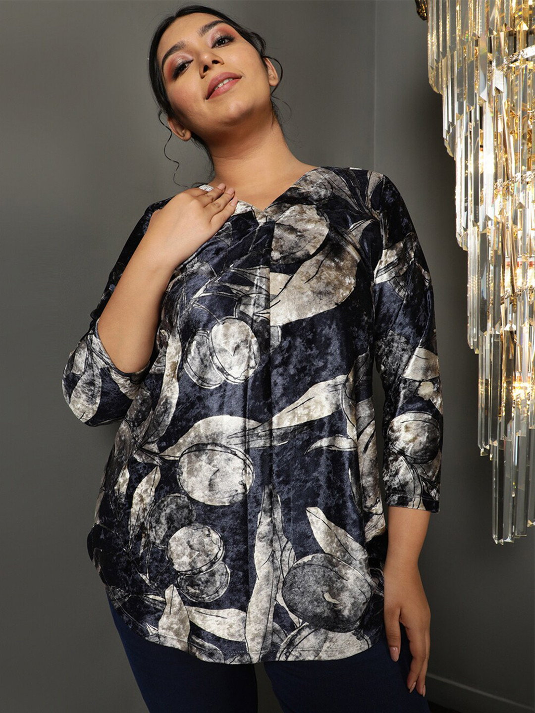 Amydus Plus Size Abstract Printed V-Neck Velvet Regular Top