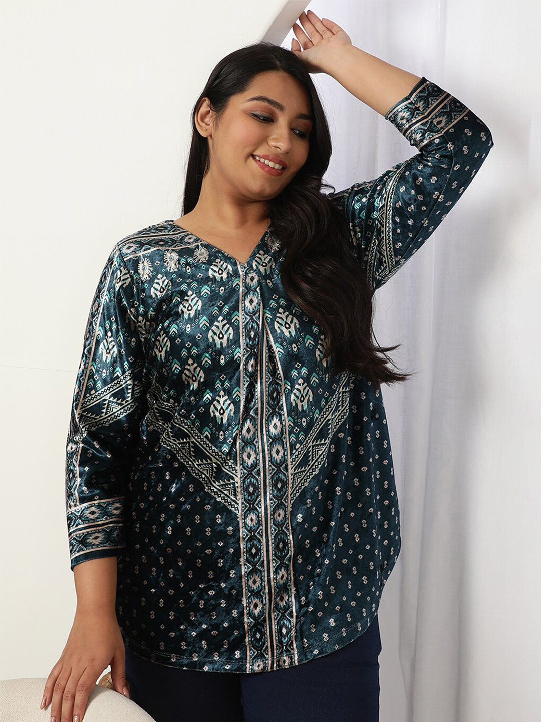 Amydus Plus Size Ethnic Motifs Printed V-Neck Velvet High-Low Top