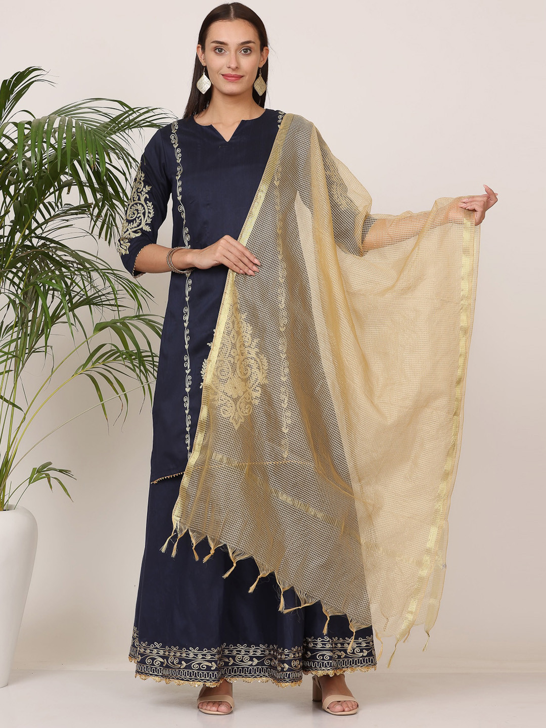 KAANCHIE NANGGIA Ethnic Motifs Embroidered Regular Pure Silk Kurta With Skirt & Dupatta