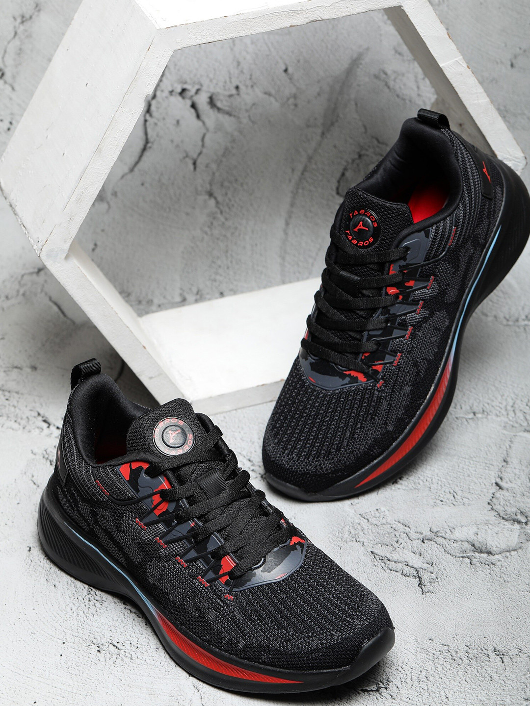 ABROS Men Cave-O Textured Lace-Up Running Shoes