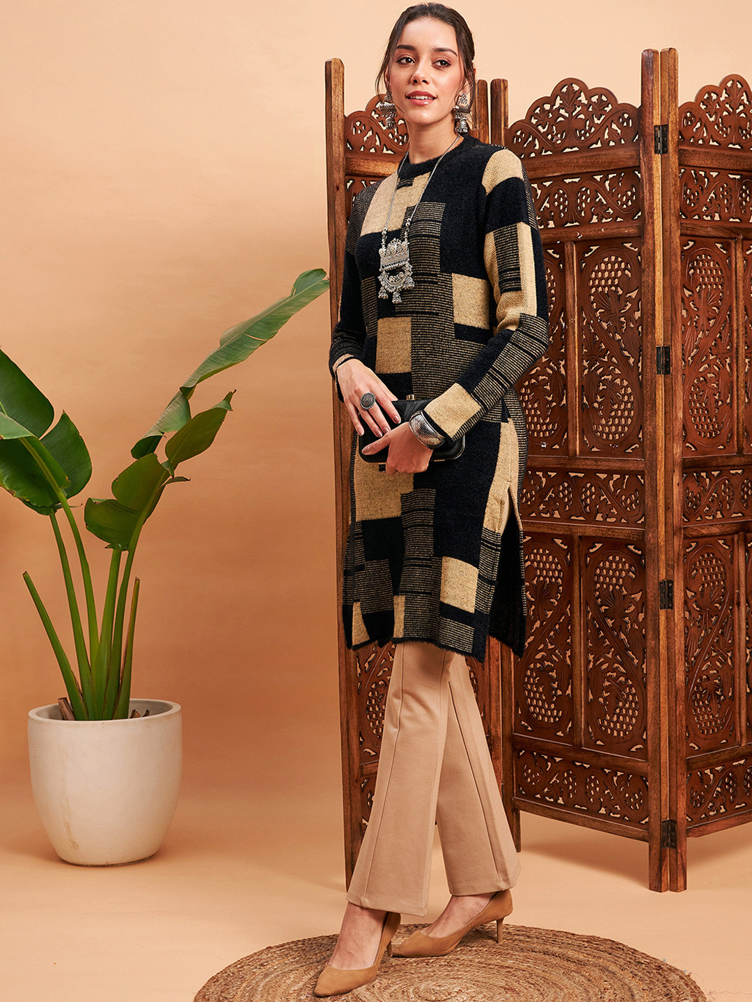 Shae by SASSAFRAS Black Geometric Self Design Woolen Straight Kurta