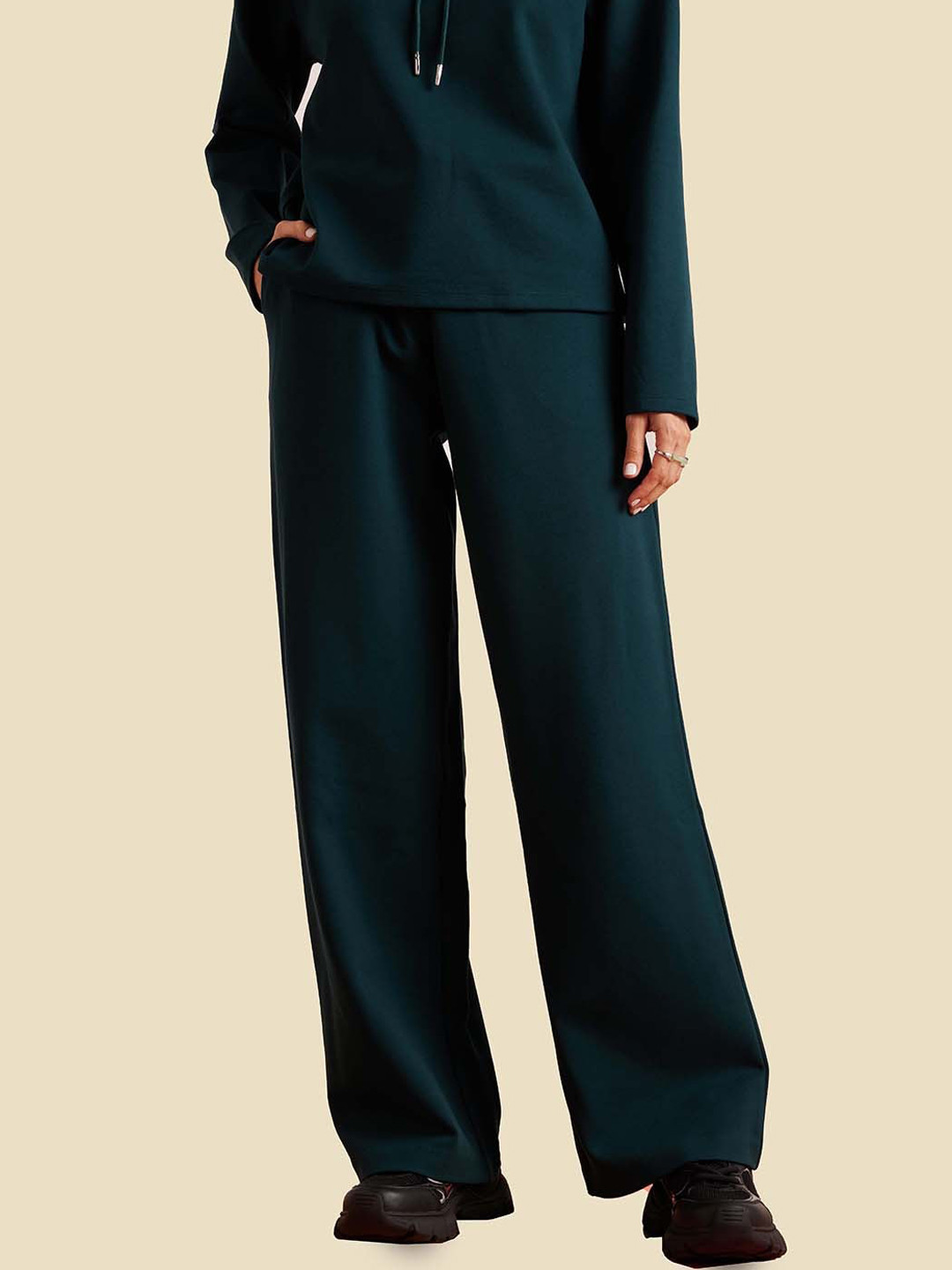 Muvazo Women Straight Fit Mid Rise Track Pants