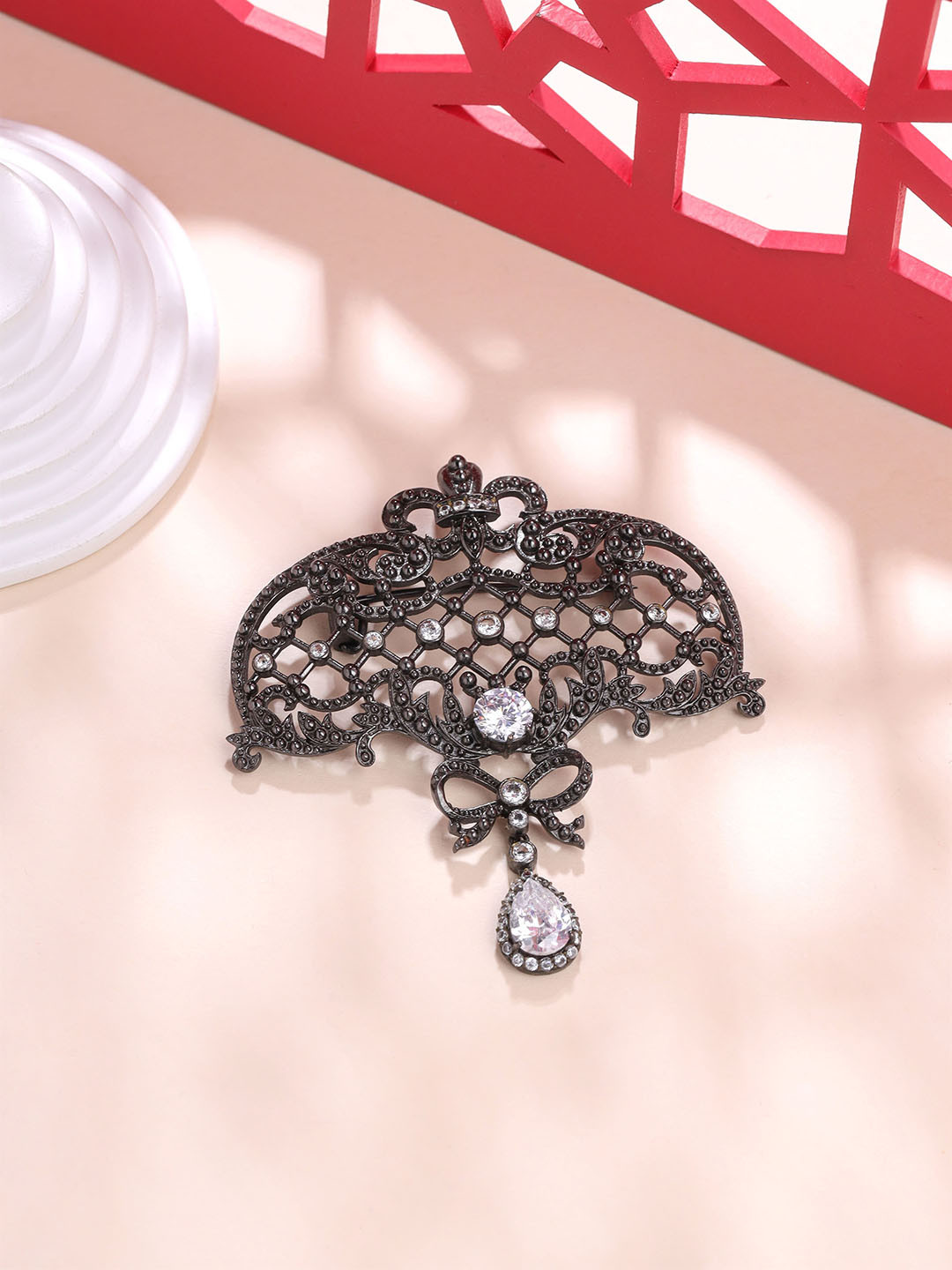 COSA NOSTRAA Men Bow & Beauty Charm Brooch