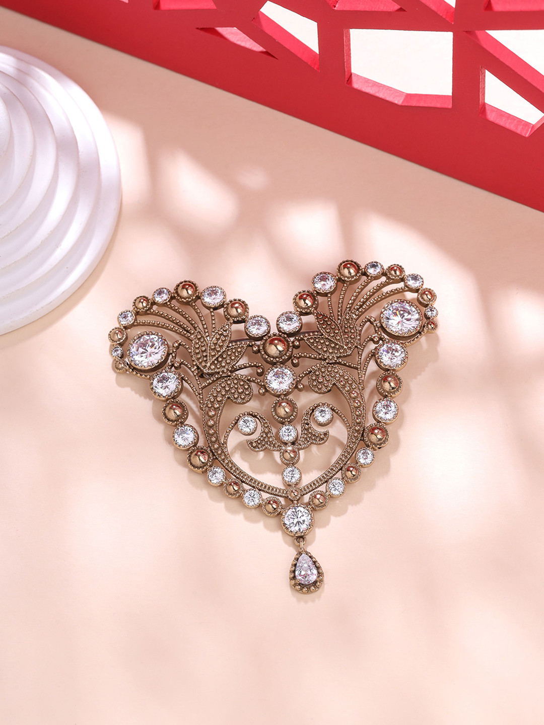 COSA NOSTRAA Men Metallic Victorian Heart Brooch