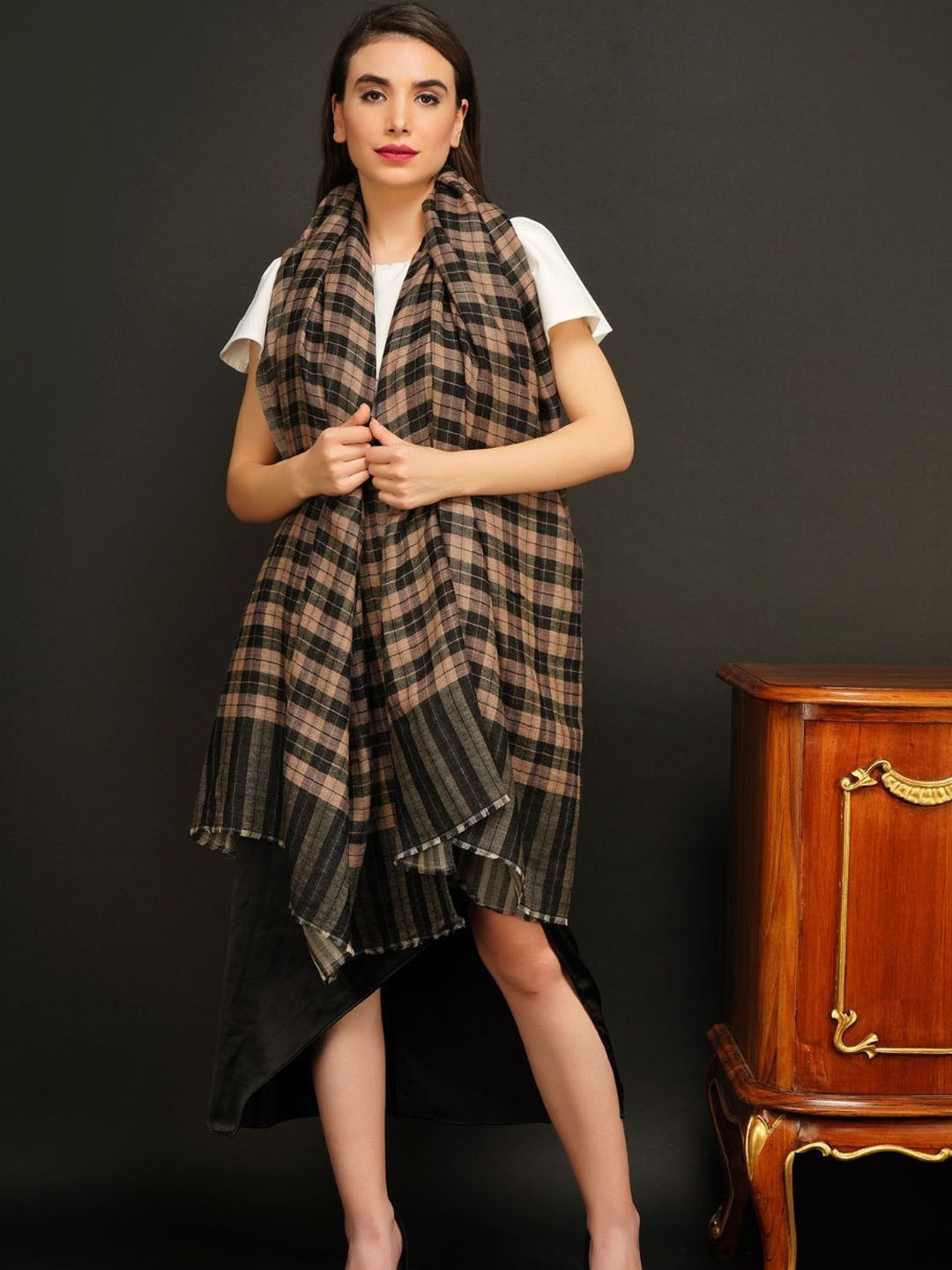 DUSALA INDIA Checkered Reversible Shawl