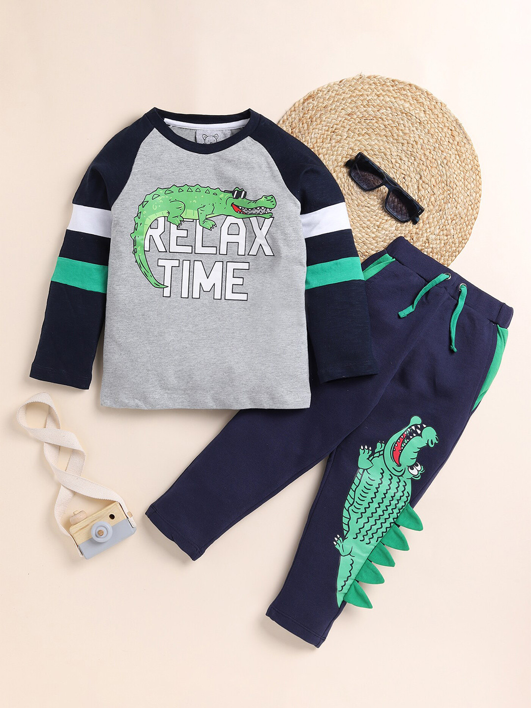 YK Boys Graphic Printed Round Neck Pure Cotton T-shirts with Trousers