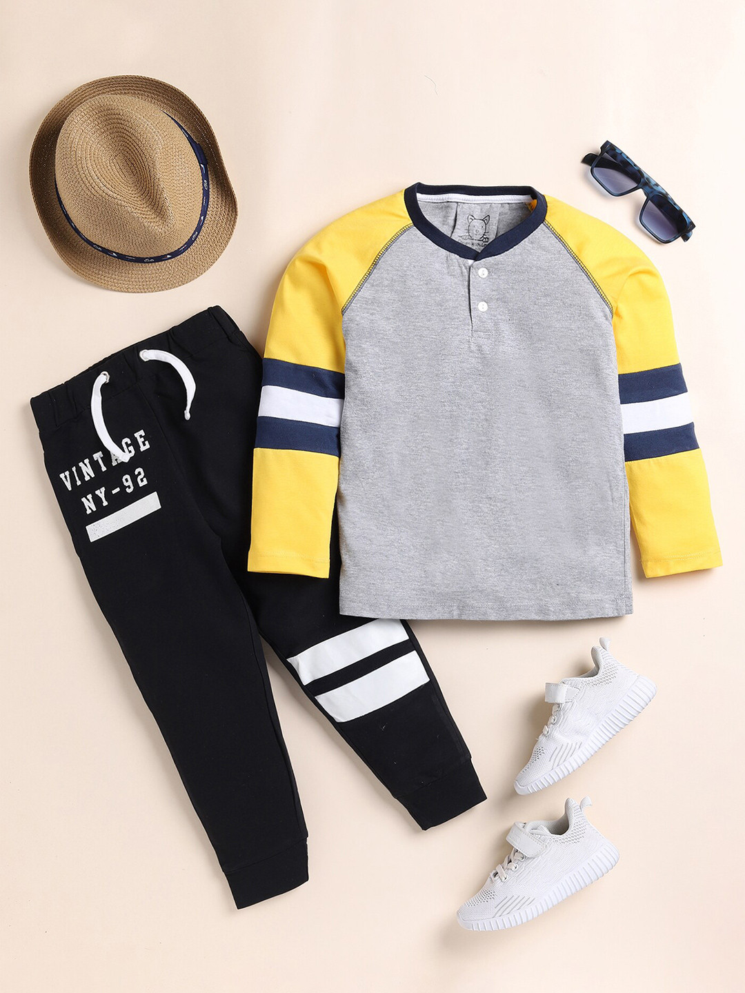 YK Boys Colourblocked Round Neck Long Sleeves Pure Cotton T-shirts with Trousers