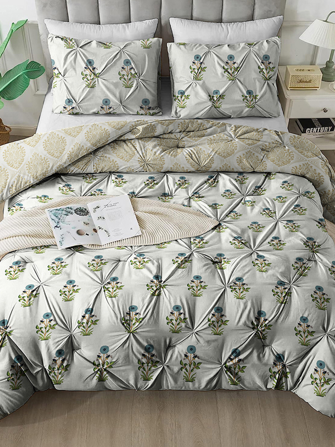 The White Moss Hannah Reversible Print Pinch Pleat AC Comforter With 2 Pillow Cover