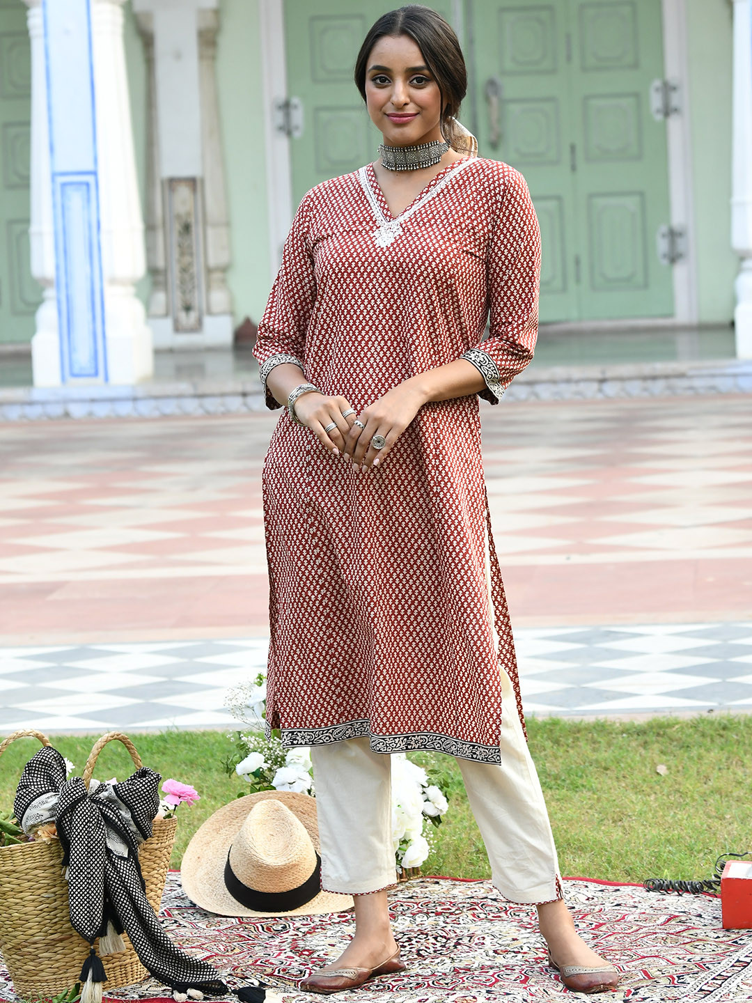 SAVI V-Neck Striped Thread Work Kurta