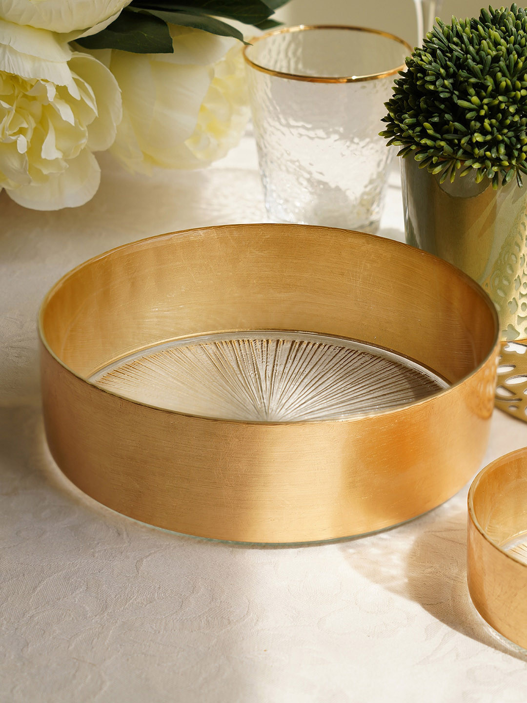 Pure Home and Living Transparent Serving Bowl With Goil Foil Rim