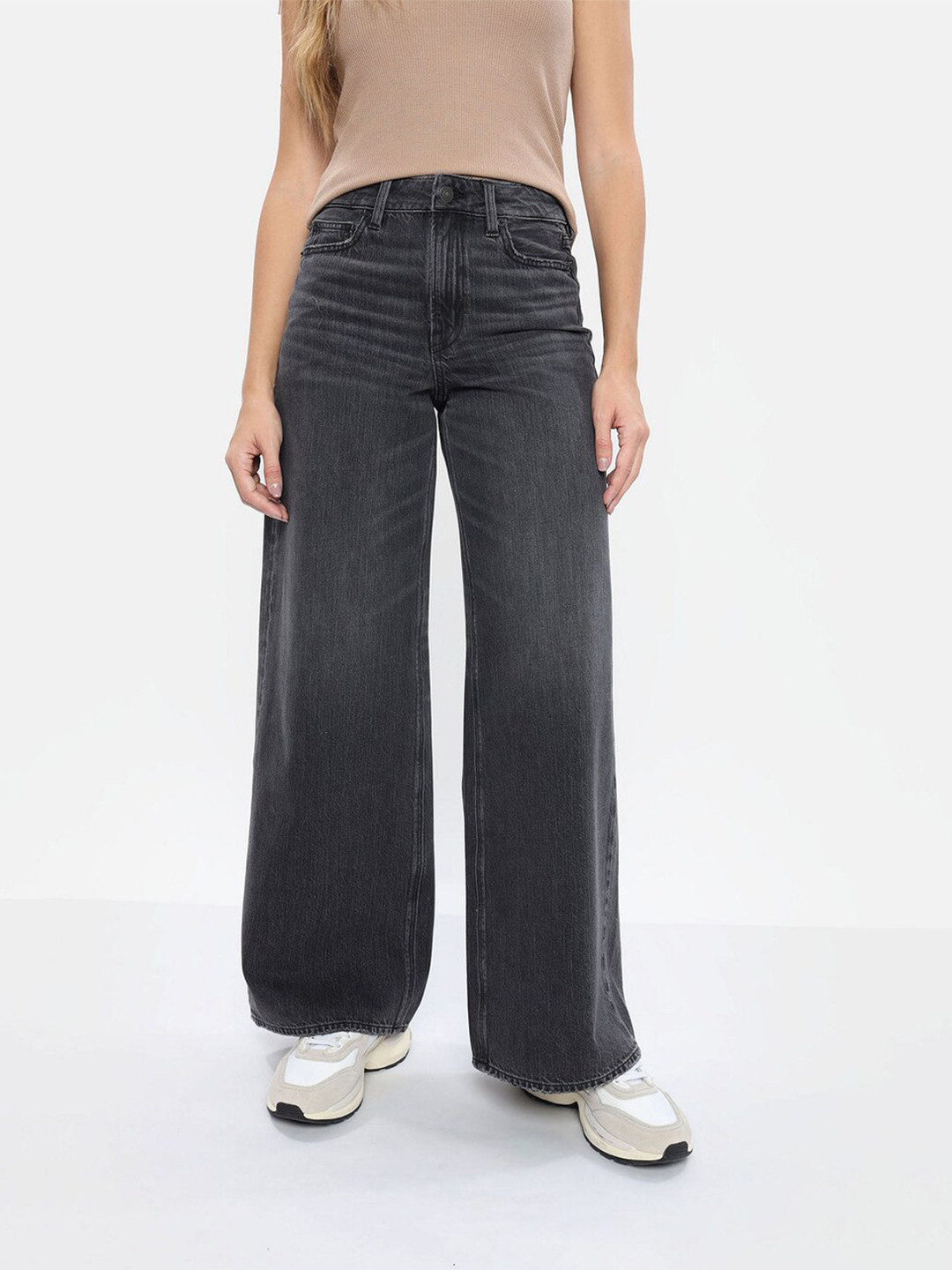 AMERICAN EAGLE OUTFITTERS Women High Rise Wide Leg Clean Look Light Fade Cotton Jeans