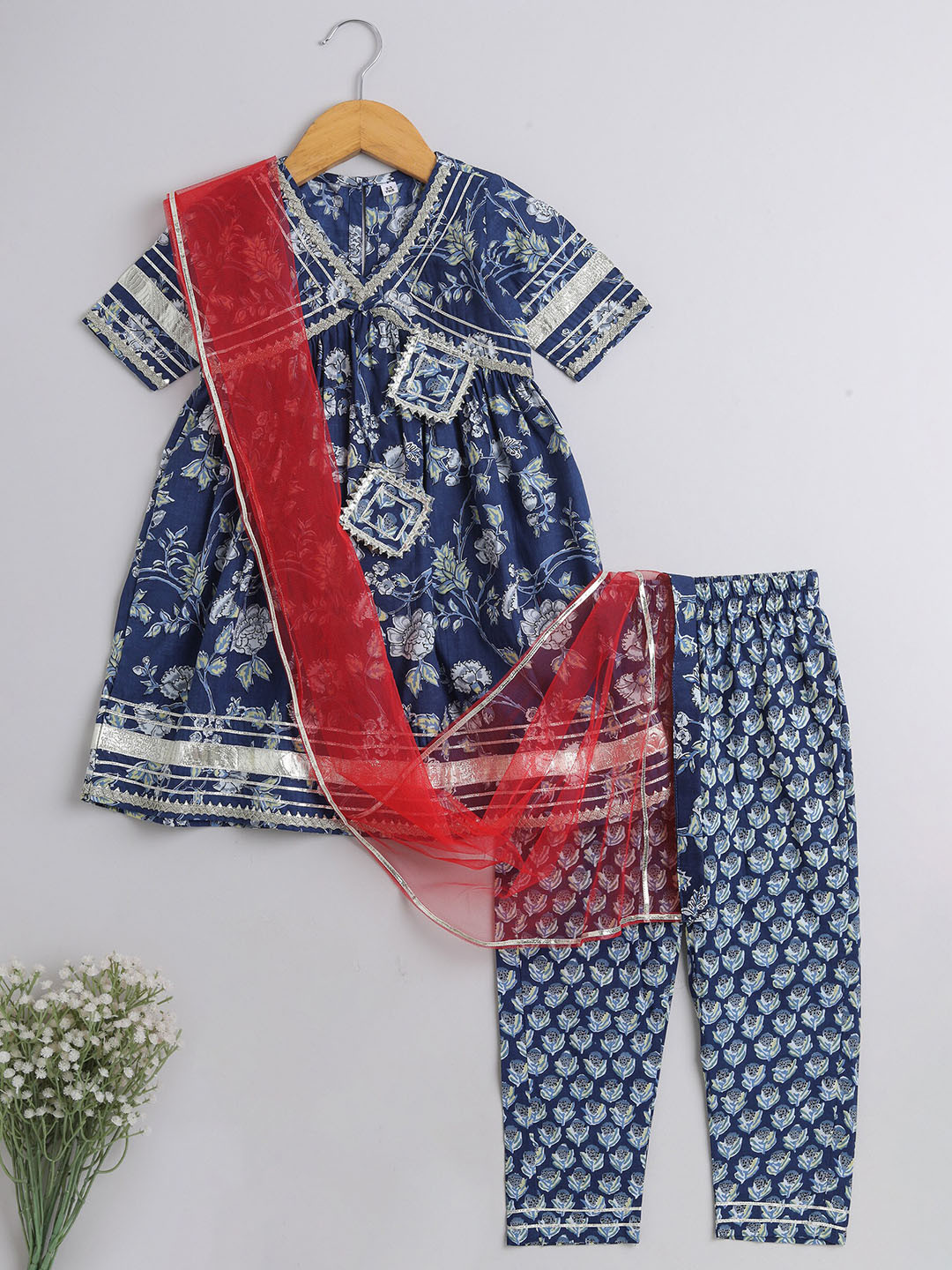 The Magic Wand Girls Floral Printed Thread Work Pure Cottin Kurta with Trousers & Dupatta