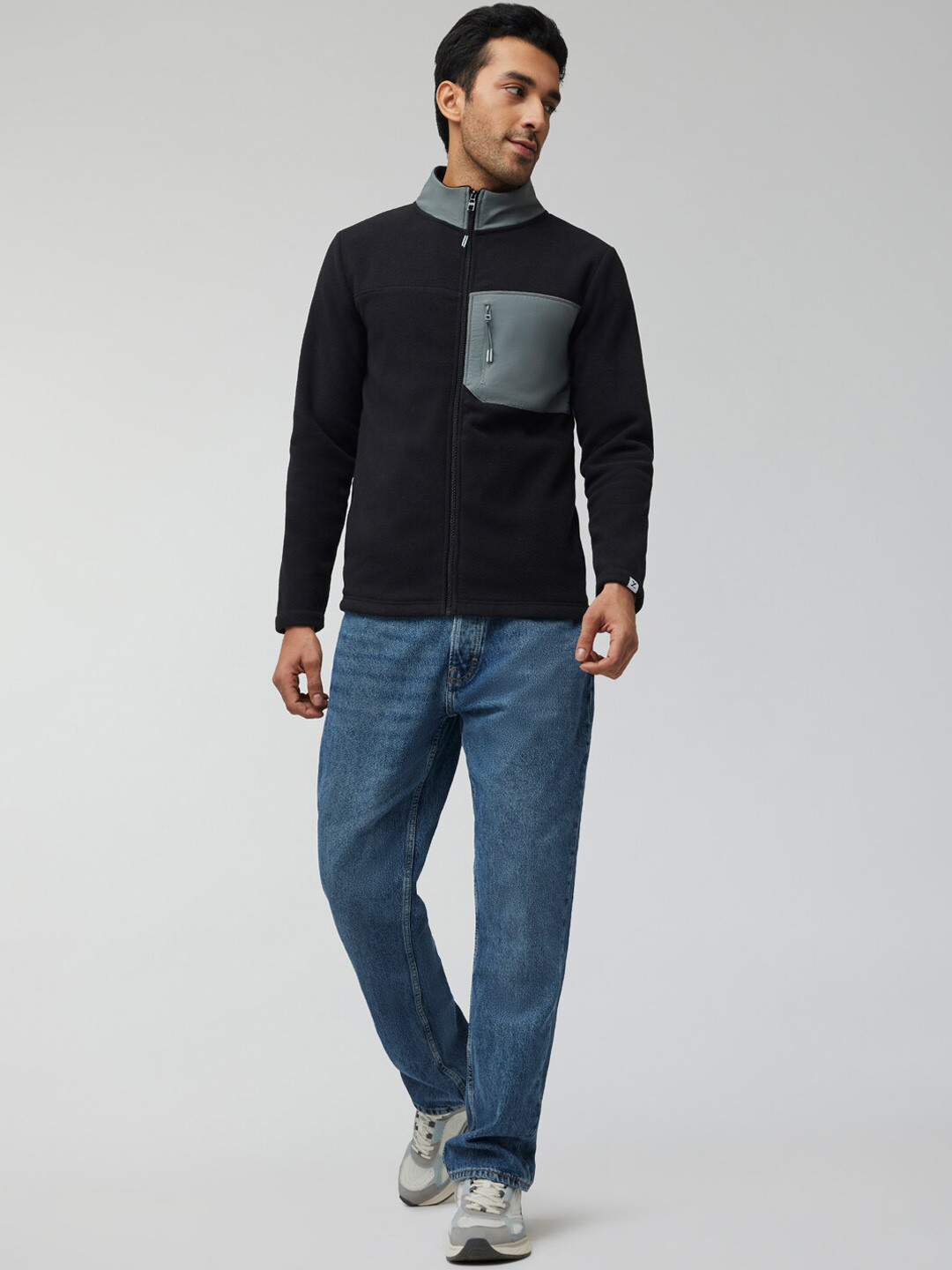 XYXX Men Regular Fit Colorblock Pitch Black Winter Fleece Jacket