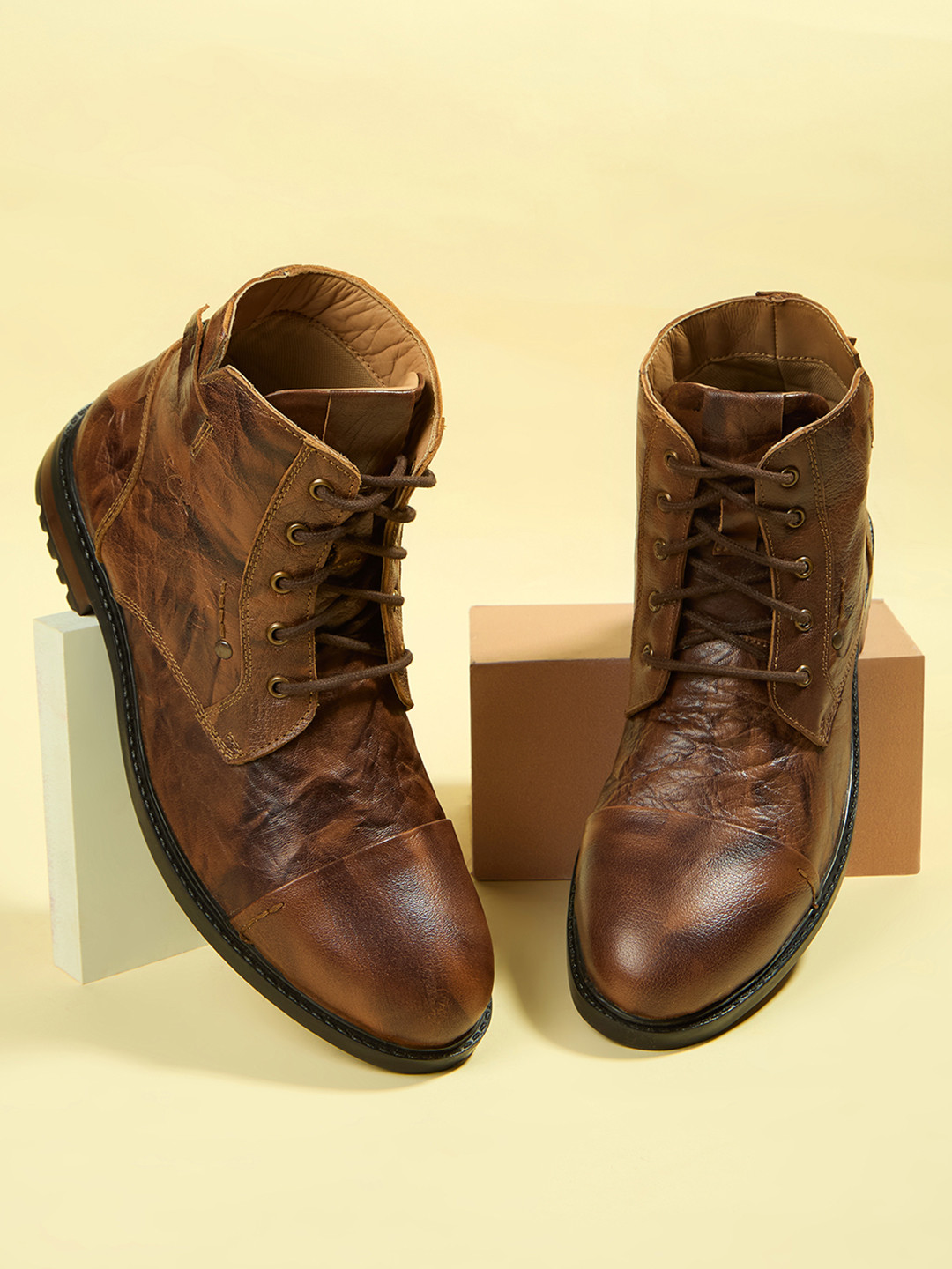 Buckaroo Men Apachee Textured Leather Mid-Top Biker Boots