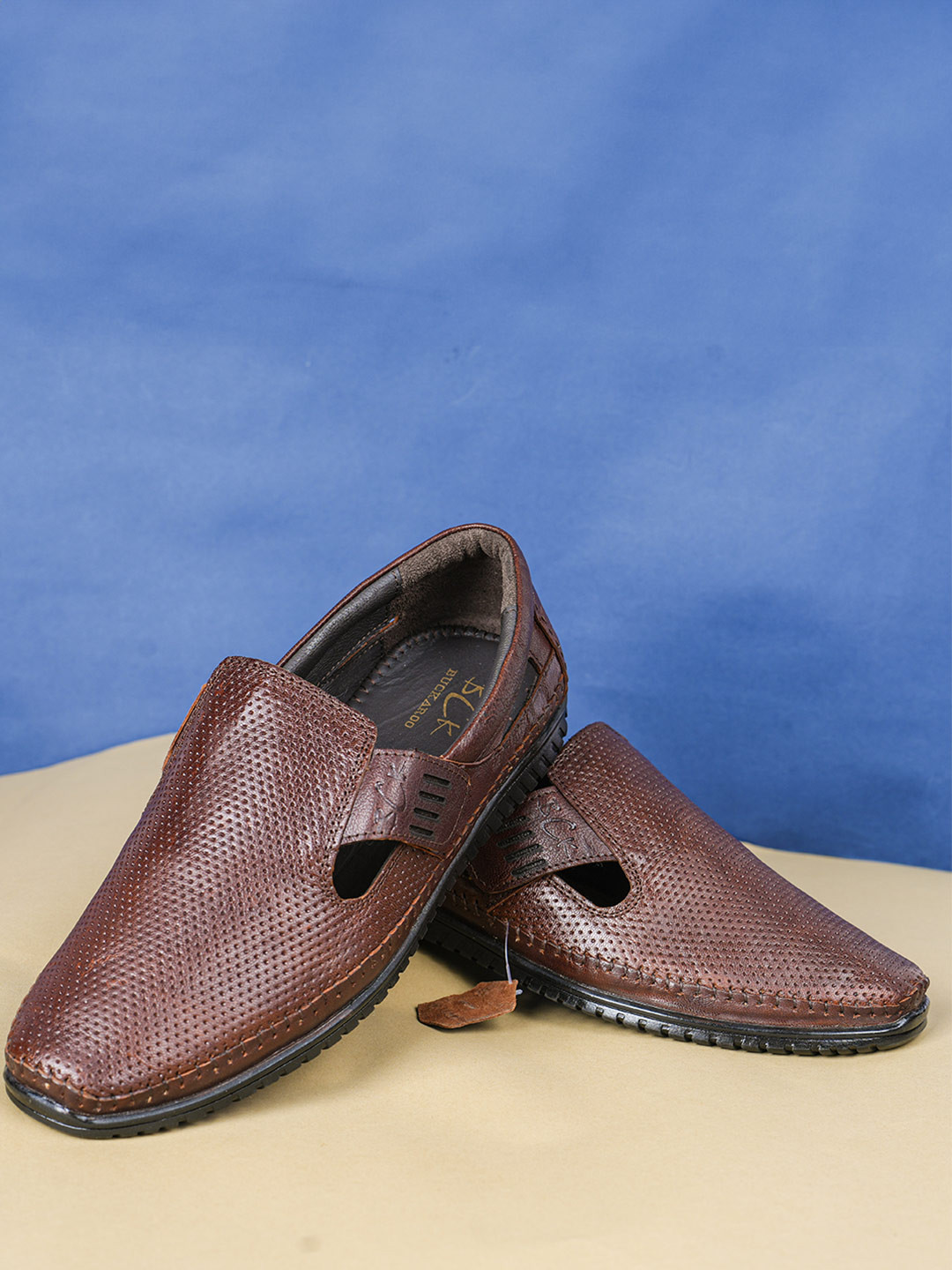 Buckaroo Men Textured Leather Shoe-Style Sandals