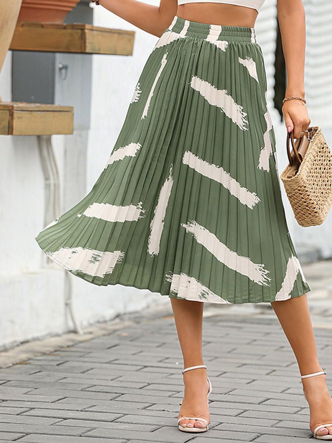 StyleCast Green Geometric Printed High-Rise Accordion Pleated Flared Midi Skirt