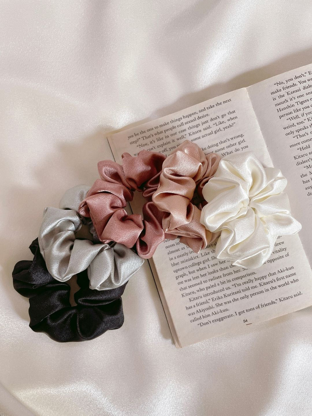 Mueras Set Of 5 Silk Satin Scrunchie