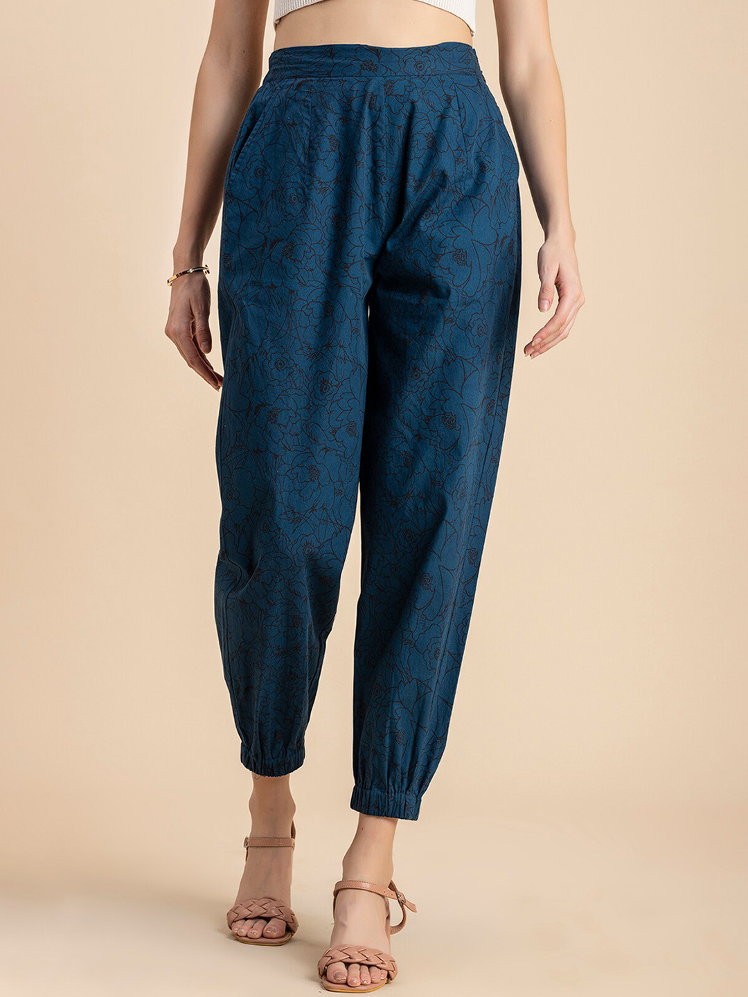 Moomaya Women High-Rise Floral Printed Pleated Joggers