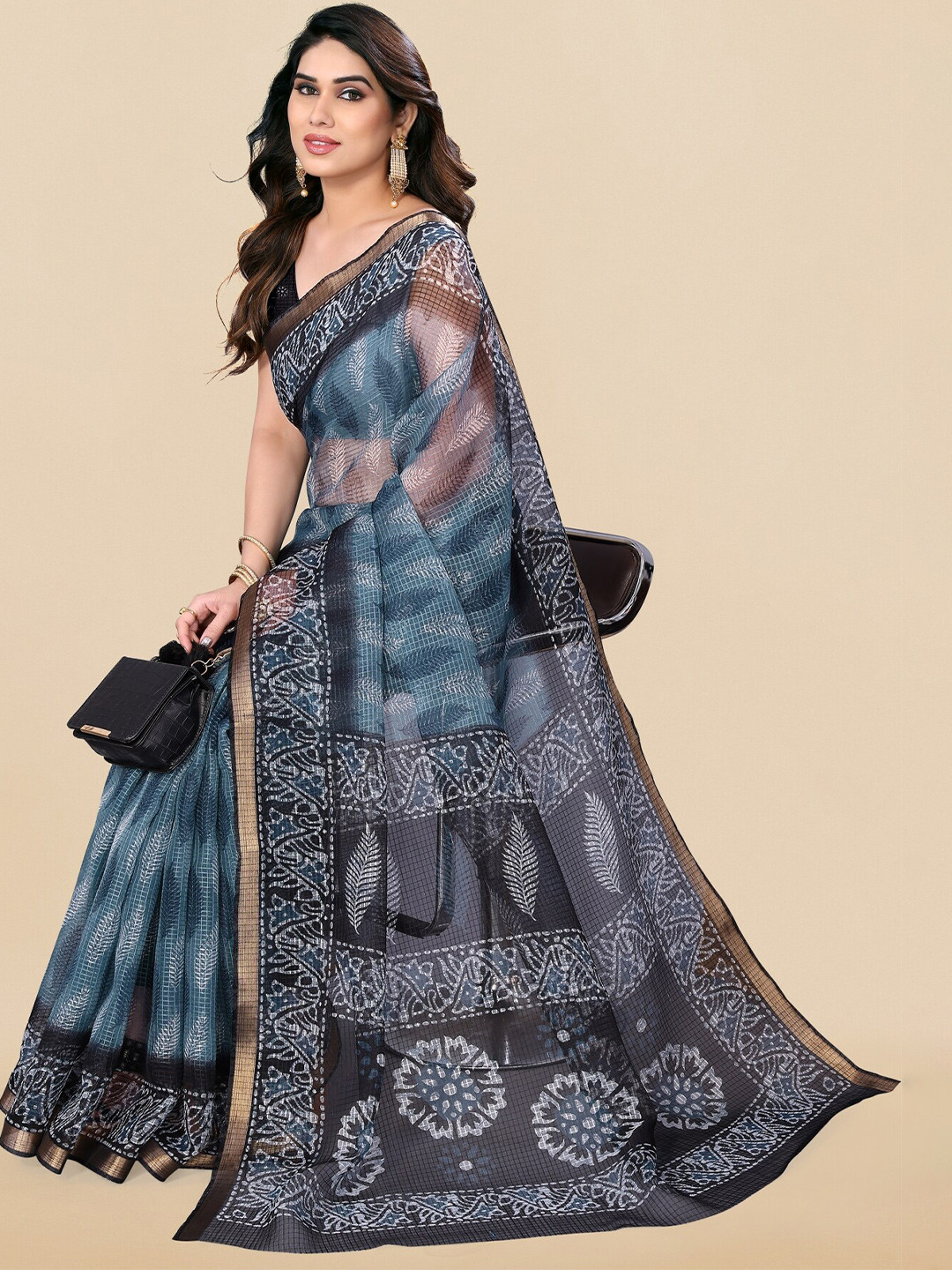 MIRCHI FASHION Grey & Black Floral Printed Zari Saree