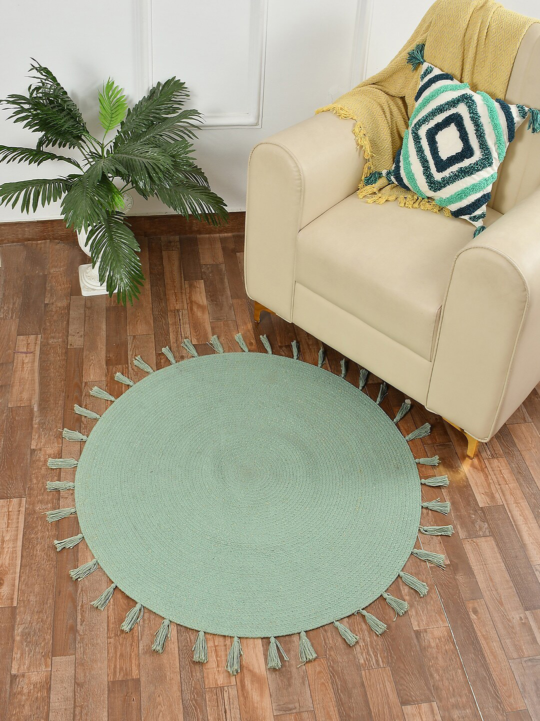 COMFIDELITAS Green Braided Cotton Round Floor Mat With Tassel Border