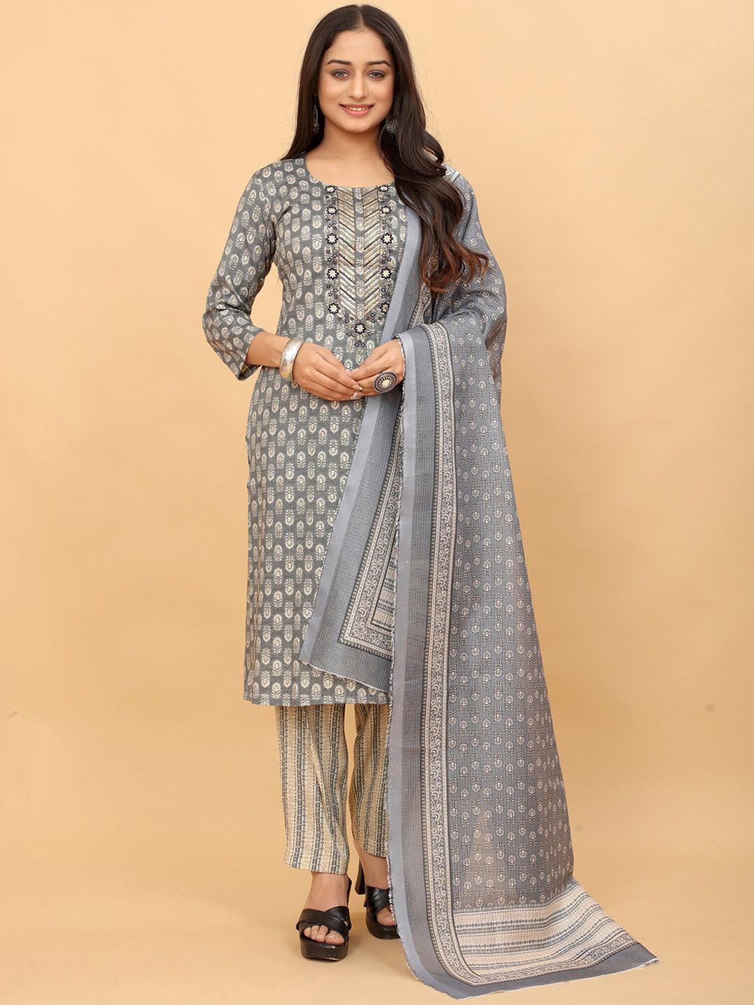 Pari THE FASHION STUDIO Ethnic Motifs Printed Thread Work Kurta With Trousers & Dupatta