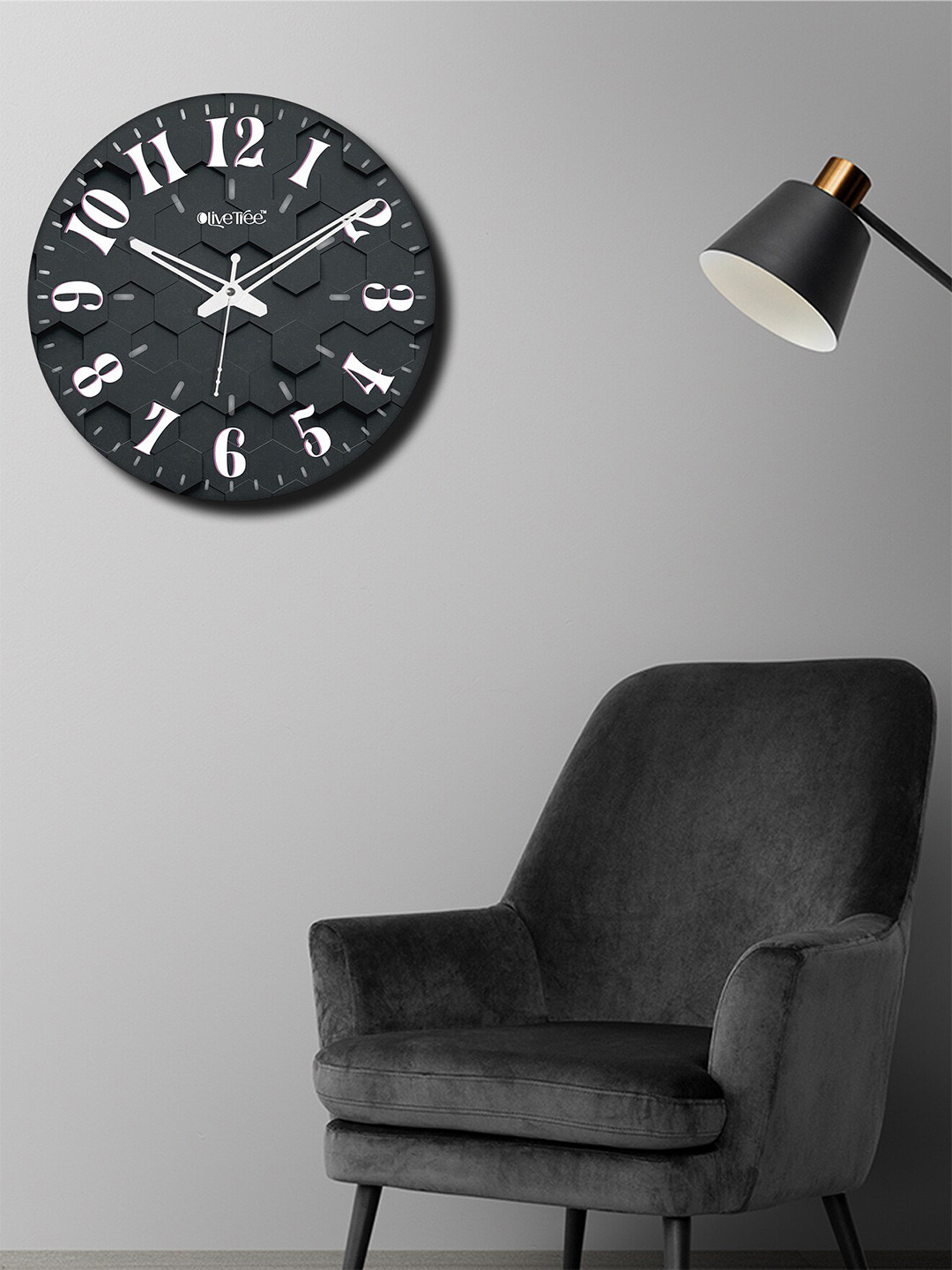 OLIVE TREE Black & White Textured Round Shape Contemporary Wooden Analogue Wall Clock