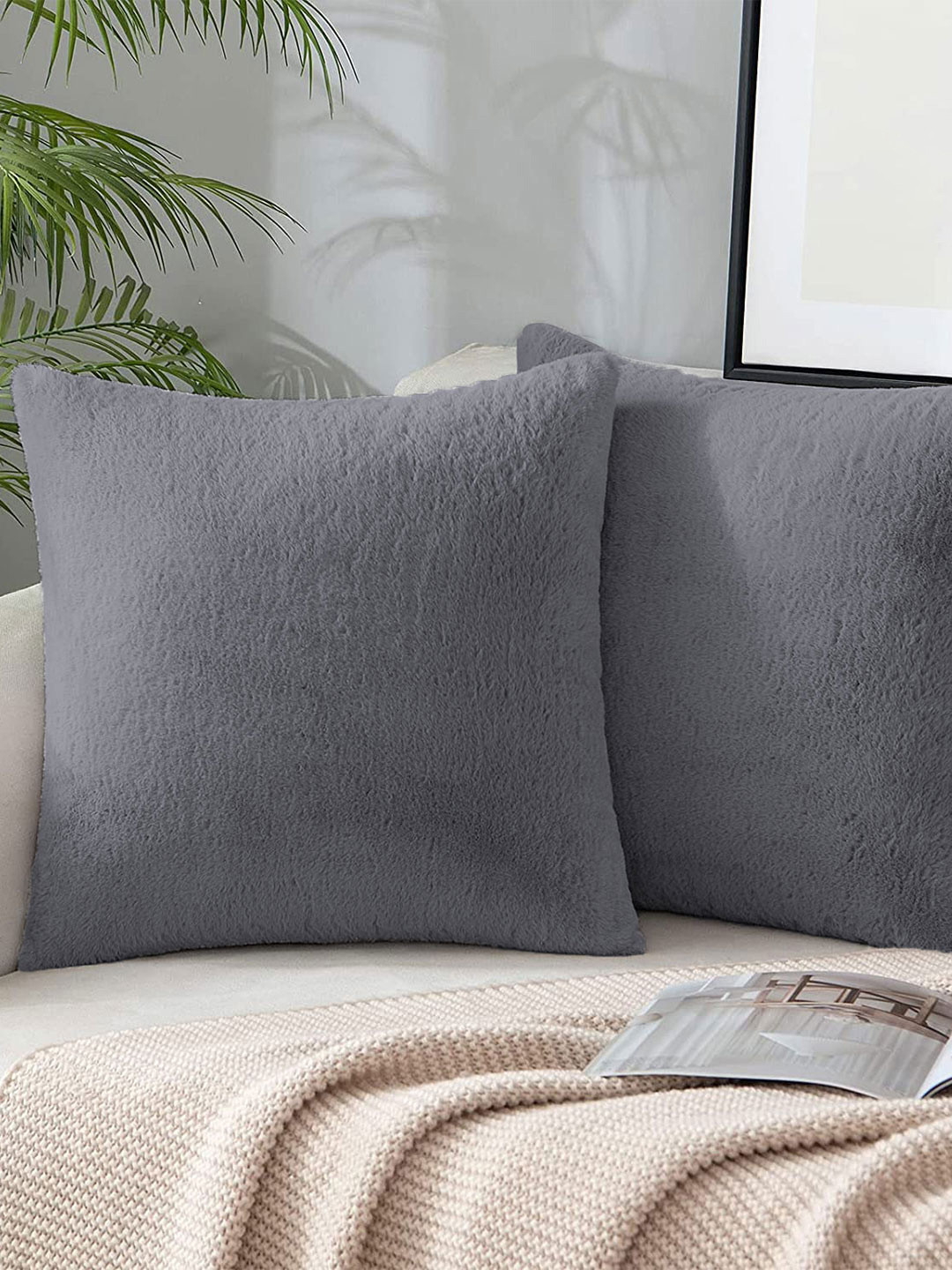 LUXEHOME INTERNATIONAL Grey 2 Pieces Fur Square Cushion Covers