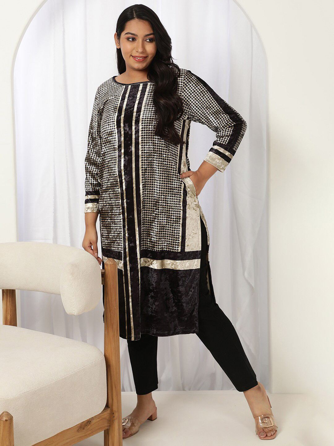 Amydus Plus Size Houndstooth Printed Boat Neck Velvet Kurta