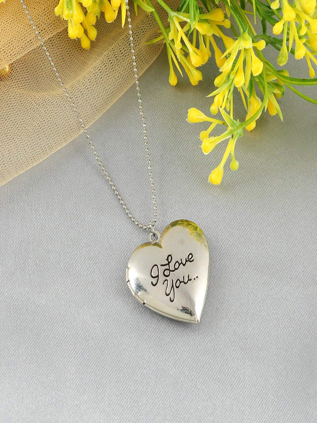 UNIVERSITY TRENDZ Silver-Plated Heart Locket Pendant With Chain